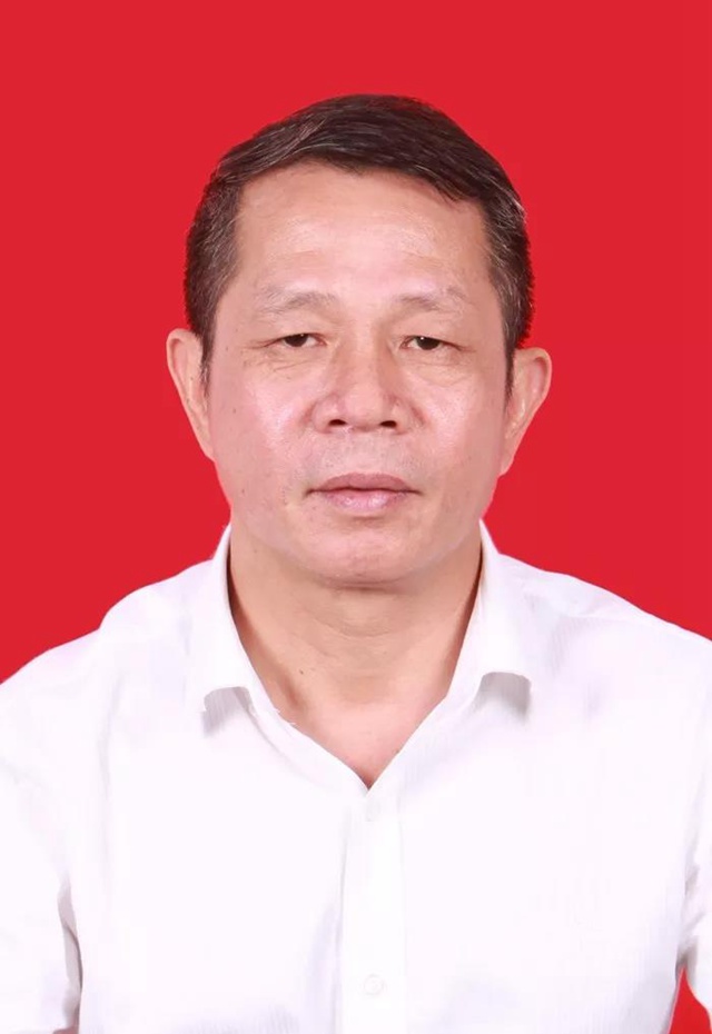 平移门车间主管、OE欧亿官网工会委员会委员涂开明同志.jpg