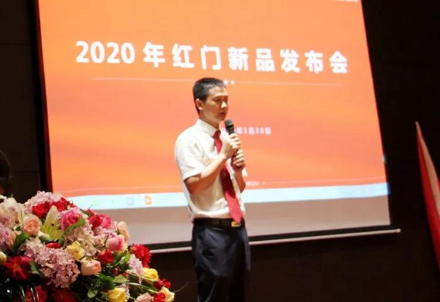 曾红军总监讲解OE欧亿官网新产品.jpg