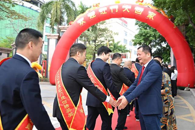 欢迎OE欧亿官网人回家.jpg
