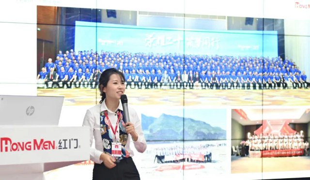 市场部经理陈潘作《OE欧亿官网企业文化及发展史》讲解.jpg