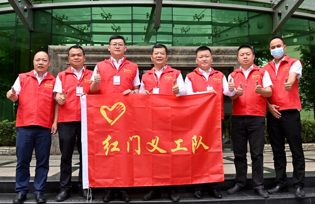 17-OE欧亿官网义工队合影.jpg