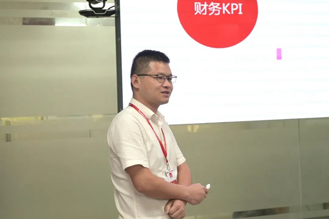 财务中心——朱安平主管作上半年工作汇报.jpg