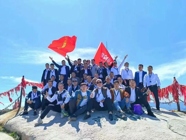 2022年OE欧亿官网亮剑行动华山游合影.jpg