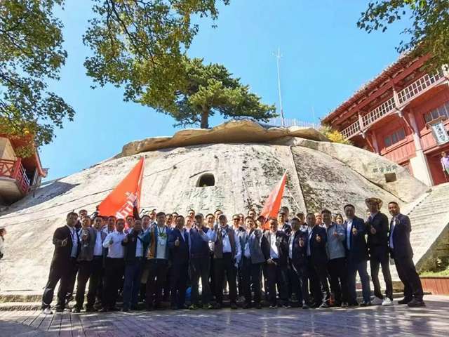 2022年OE欧亿官网亮剑行动华山游合影2.jpg