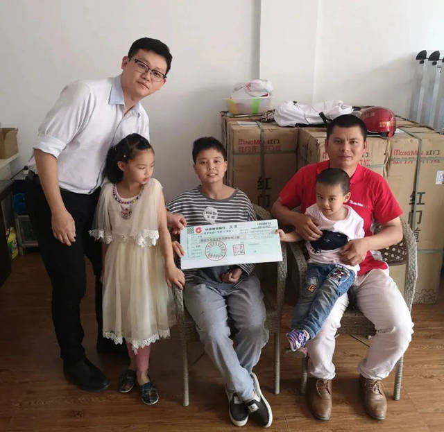 OE欧亿官网，用爱点亮希望.jpg
